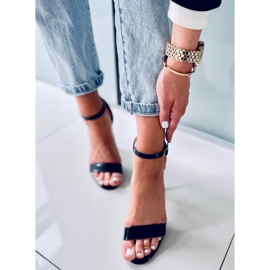 Sandaler på en Gladys Black stilettklack svart 1