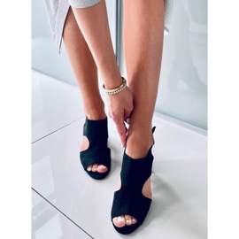 Stacy Black högklackade genombrutna sandaler svart 2