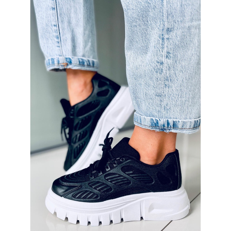 Raida svarta träningsskor 1