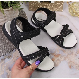 Svarta kardborresportsandaler på American Club 1