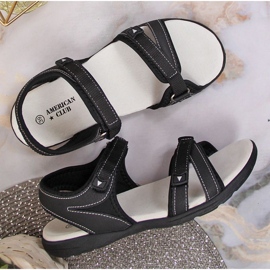 Svarta kardborresportsandaler på American Club 2