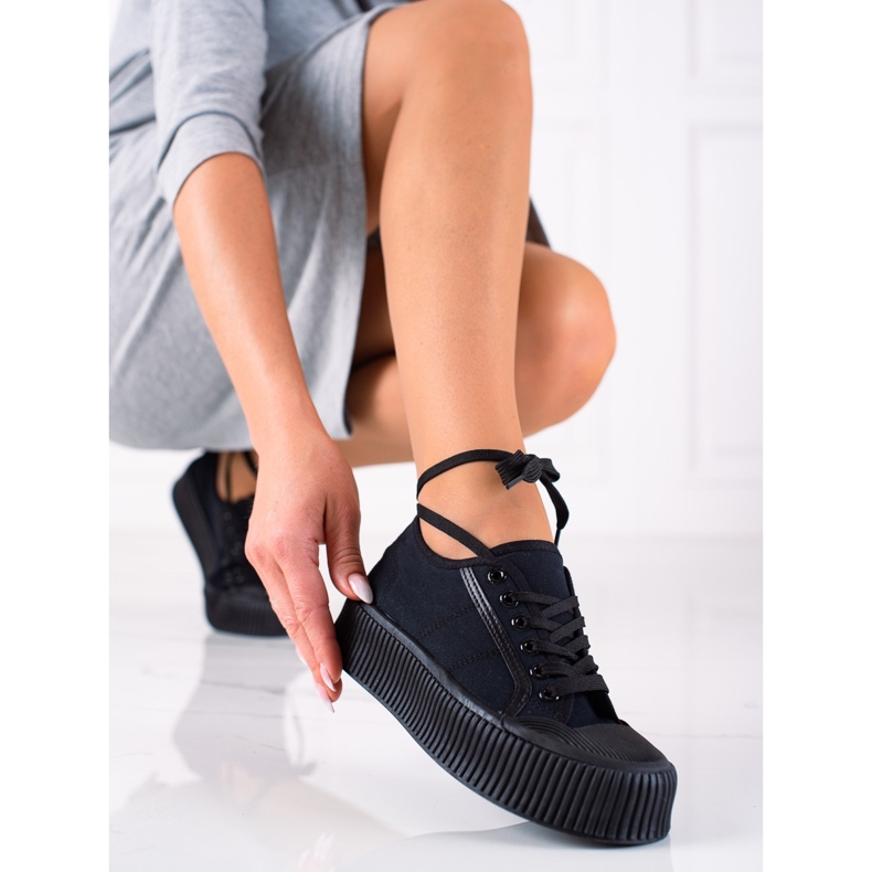 SHELOVET Sneakers På En Bred Plattform svart 1