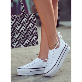 FS3 Sneakers för kvinnor på en massiv plattform i vit Farona 1