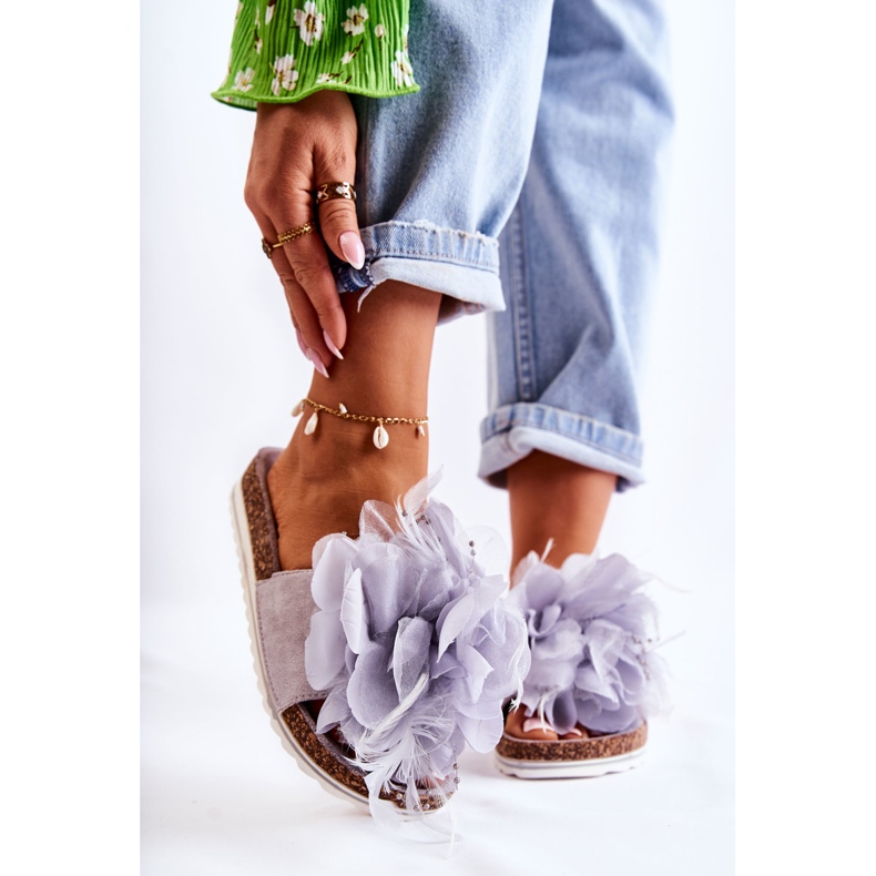 PS1 Damtofflor i mocka med dekorativa blommor, grå alimos 1