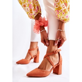 FB1 Fashionabla Sandaler På En Sinari Orange Bar 1