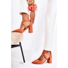 FB1 Fashionabla Sandaler På En Sinari Orange Bar 2