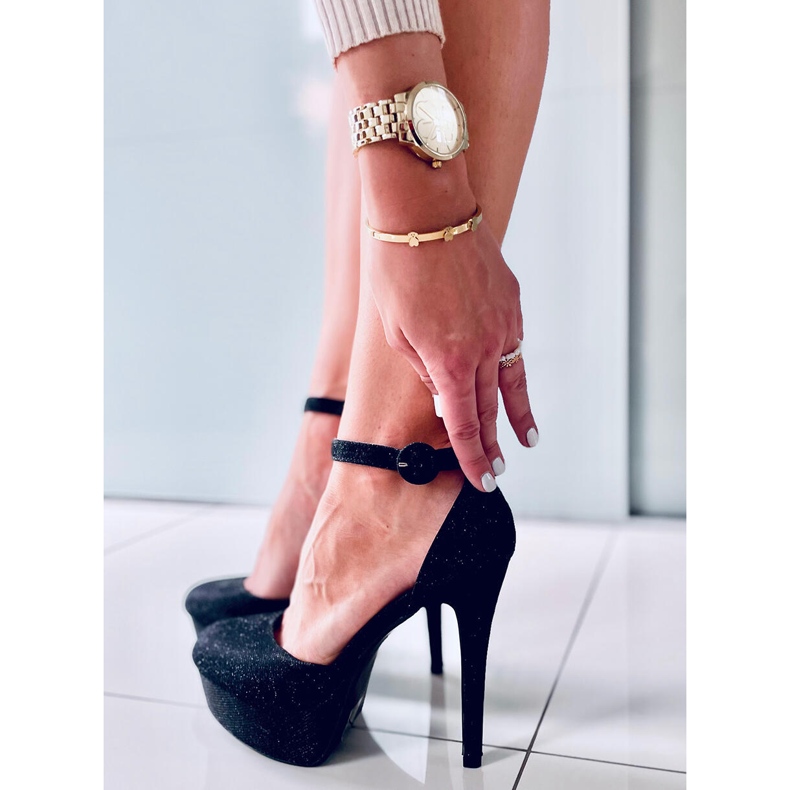 Pumpar på Brooke Black-plattformen svart 1