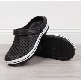 Nyheter M EVE301A svarta genombrutna skumtofflor 2