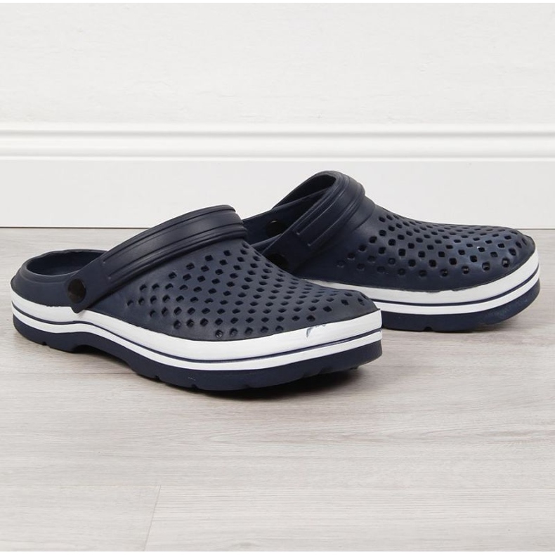 Nyheter M EVE301B marinblå genombrutna skumtofflor 1