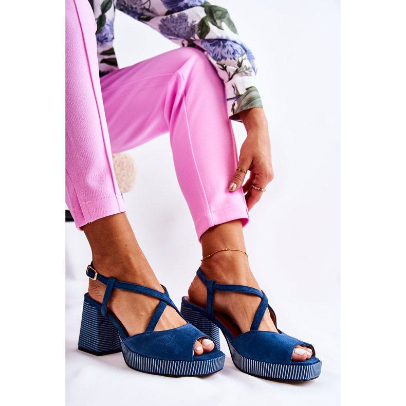 Sandaler i mocka på en stor klack Maciejka 05543-17 Marinblå 2