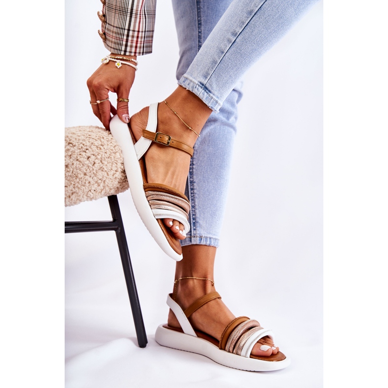 Fashionabla lädersandaler för kvinnor Maciejka 05561-11 Vit mångfärgad 2