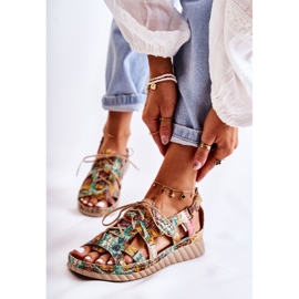 Maciejka Lädersandaler för kvinnor med kardborreband 05375-09 Grön 1