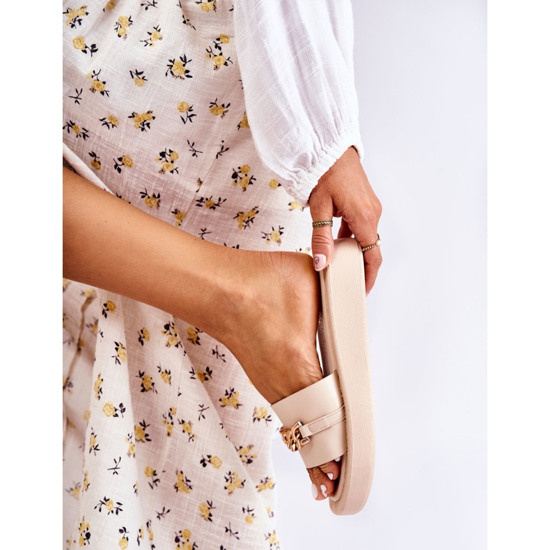 S.Barski Fashionabla beige Megosa tofflor med kedja 1