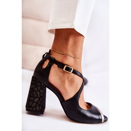 Fashionabla lädersandaler på en bar Maciejka 05513-01 Svart 2