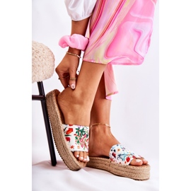 FS3 Flip Flops På Plattformen Med Vita Malia Blommor 2