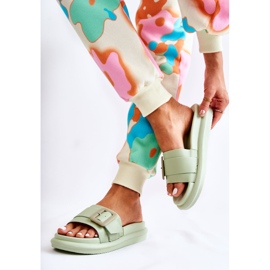 Gröna tofflor för kvinnor med ett spänne Devia 1