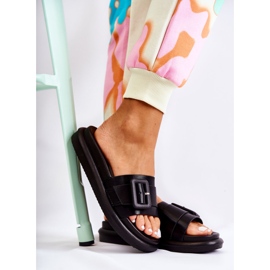 Svarta tofflor för kvinnor med spänne Devia 2