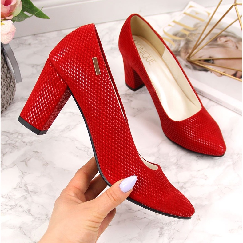 Pumpar på stolpen röd Monique 1