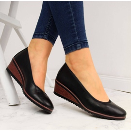 Svarta wedge pumps från Vinceza 2