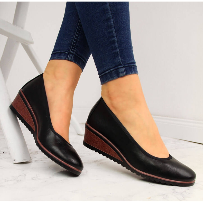 Svarta wedge pumps från Vinceza 2