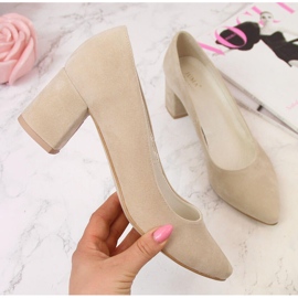 Pumps på pelaren i beige Juma mocka 2