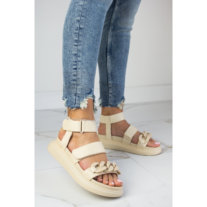 Sandaler på plattformen med en kedja beige Laura La.Fi 2
