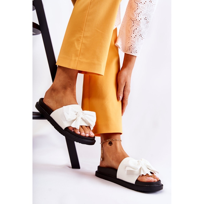 PJ1 Klassiska lädertofflor för kvinnor med rosett Vit Dessy 1