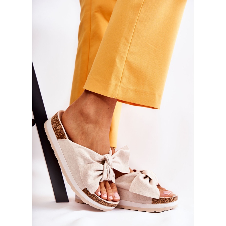 PG1 Tofflor på den beige så bekväma plattformen 1