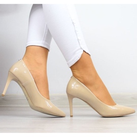Pumps på stilettklack lackad beige W Juma 2