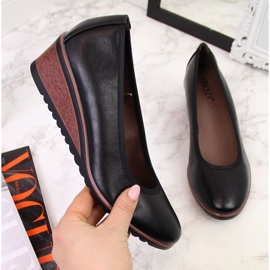 Svarta wedge pumps W Vinceza 1