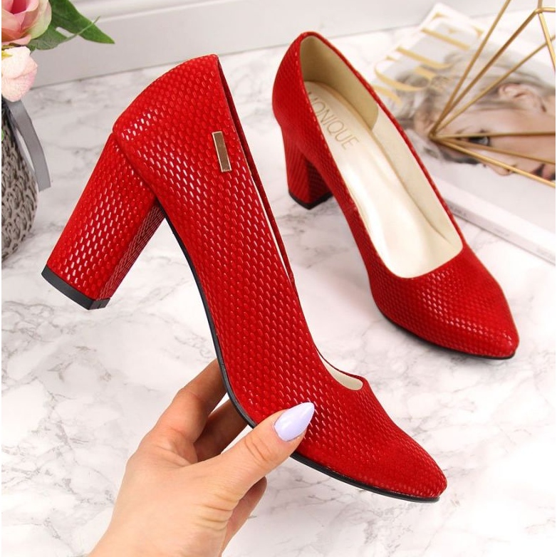 Pumpar på stolpen röd W Monique 1