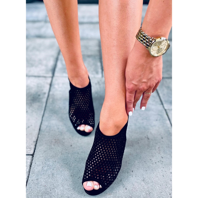 Sydney Svarta genombrutna sandaler 1