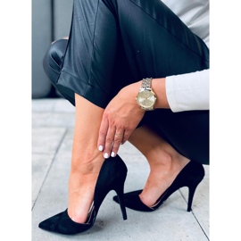 Pumps på en Carrie Black stilettklack svart 1