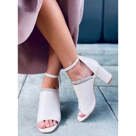 Högklackade sandaler Mary Beige 2