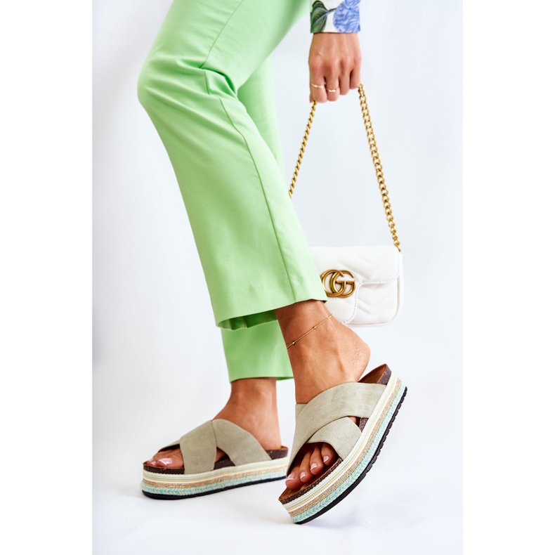 PG1 Damtofflor i mocka på den gröna Neriko-plattformen 2