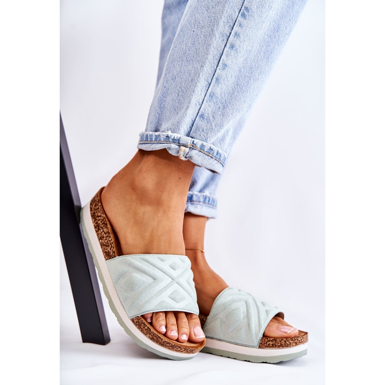 PG1 Damtofflor i mocka på en massiv grön Heritta-plattform 1