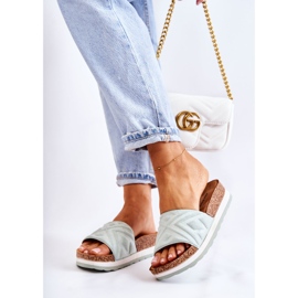 PG1 Damtofflor i mocka på en massiv grön Heritta-plattform 2