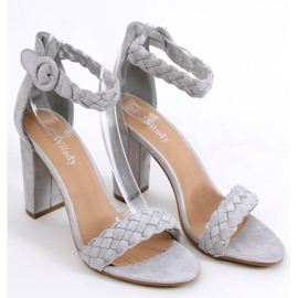 Sandaler på stolpen av Donna Gray grå 2