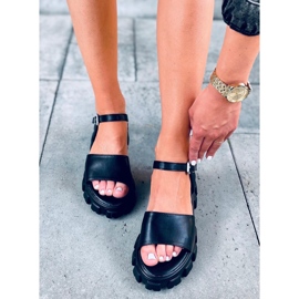 Sandaler på en tjock Saint Black sula svart 1