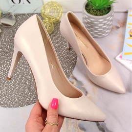 Pumps på en pärlbeige Sergio Leone gyllene 1