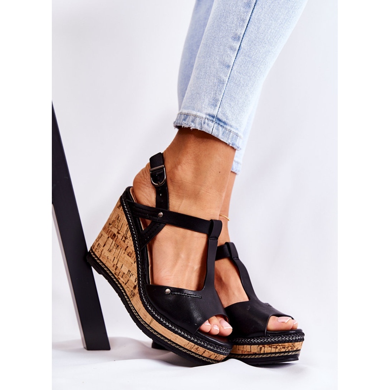 PG1 Klassiska svarta lädersandaler Valorin 1