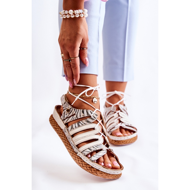 Fashionabla lädersandaler för kvinnor Maciejka 05552-04 Beige-svart 1