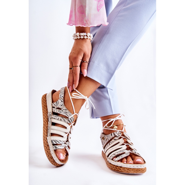 Fashionabla lädersandaler för kvinnor Maciejka 05552-04 Beige-svart 2