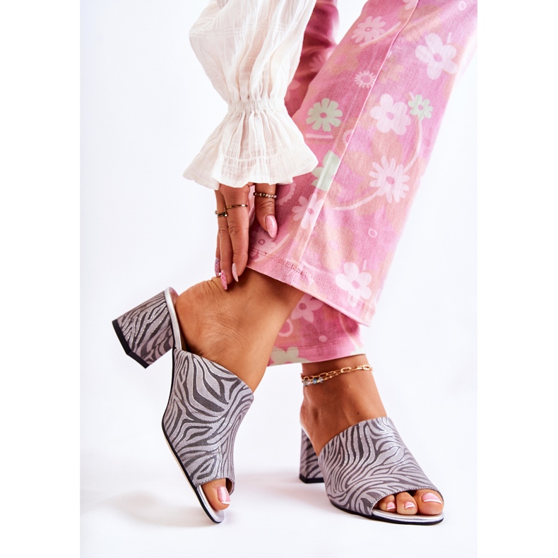 Lädertofflor för kvinnor på hög klack Zebra Grå Nessita silver- 2