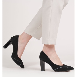 Marco Shoes Svarta mockapumpar med mönster 2