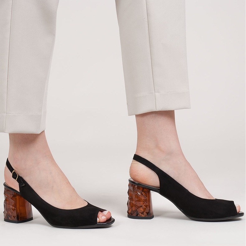 Marco Shoes Svarta sandaler i mocka med en 3D bärnstensfärgad häl 1