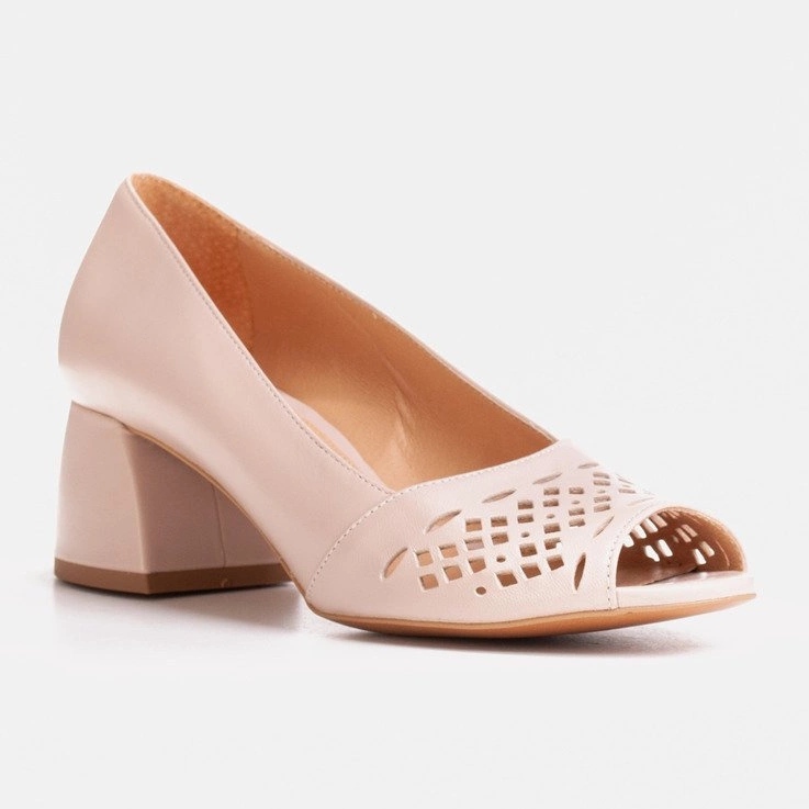 Marco Shoes Beige pumps med perforerad front 1
