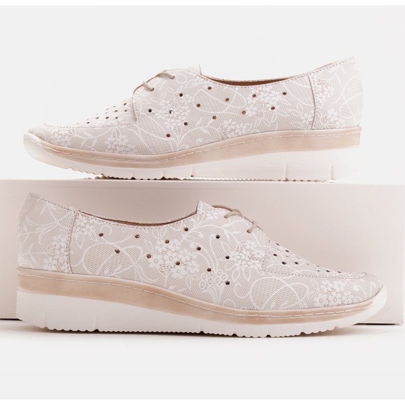 Radoskór Bekväma lågkilade skor för en bredare fot beige 1