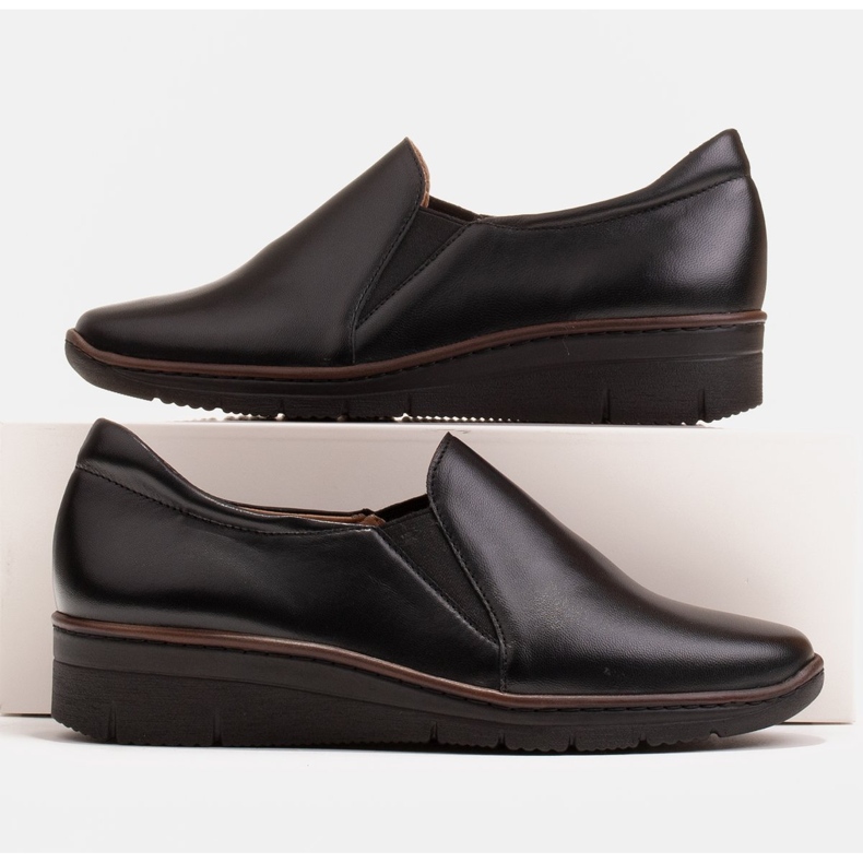 Radoskór Bekväma skor för en bredare fot på en lätt sula svart 1