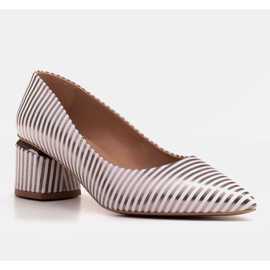 Marco Shoes Pumpar med vita och silver ränder med guldklackar 1